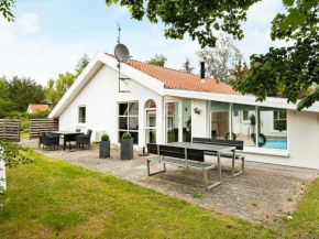 Pretty Holiday Home in Ebeltoft with Swimming Pool